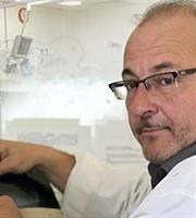 Πάνος Παπανικολάου (νευροχειρουργός): Δεν καταθέτω το πιστοποιητικό εμβολιασμού